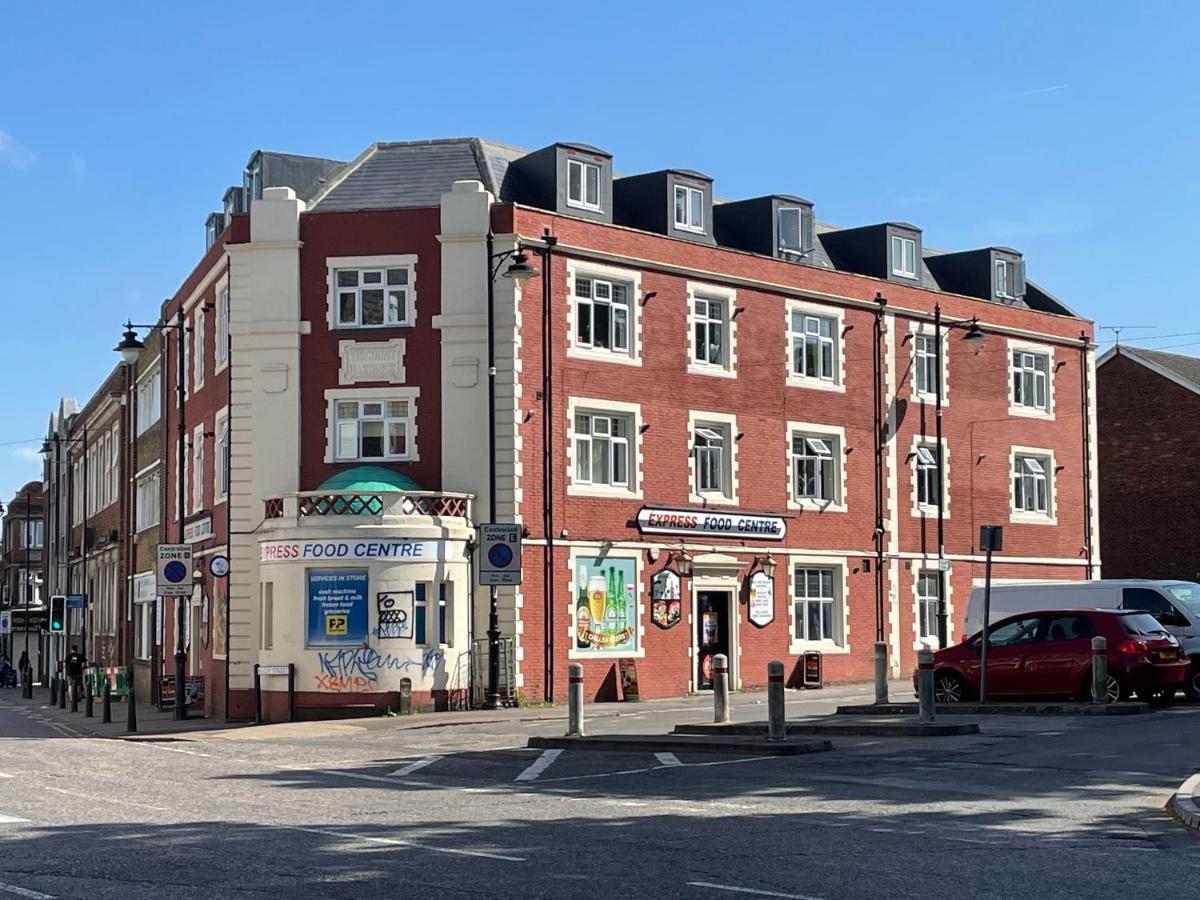 Deluxe 1-Bedroom Serviced Apartment Sleeps 4 For Short Or Long Stay Gillingham (Kent) Exterior foto