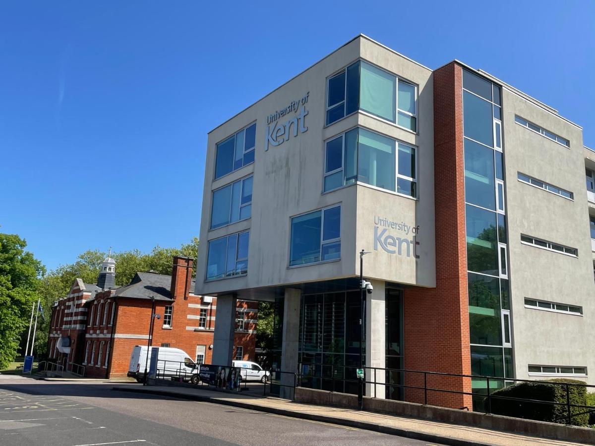 Deluxe 1-Bedroom Serviced Apartment Sleeps 4 For Short Or Long Stay Gillingham (Kent) Exterior foto