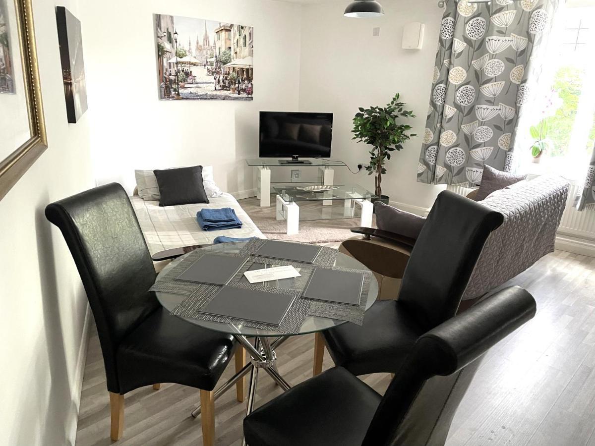 Deluxe 1-Bedroom Serviced Apartment Sleeps 4 For Short Or Long Stay Gillingham (Kent) Exterior foto