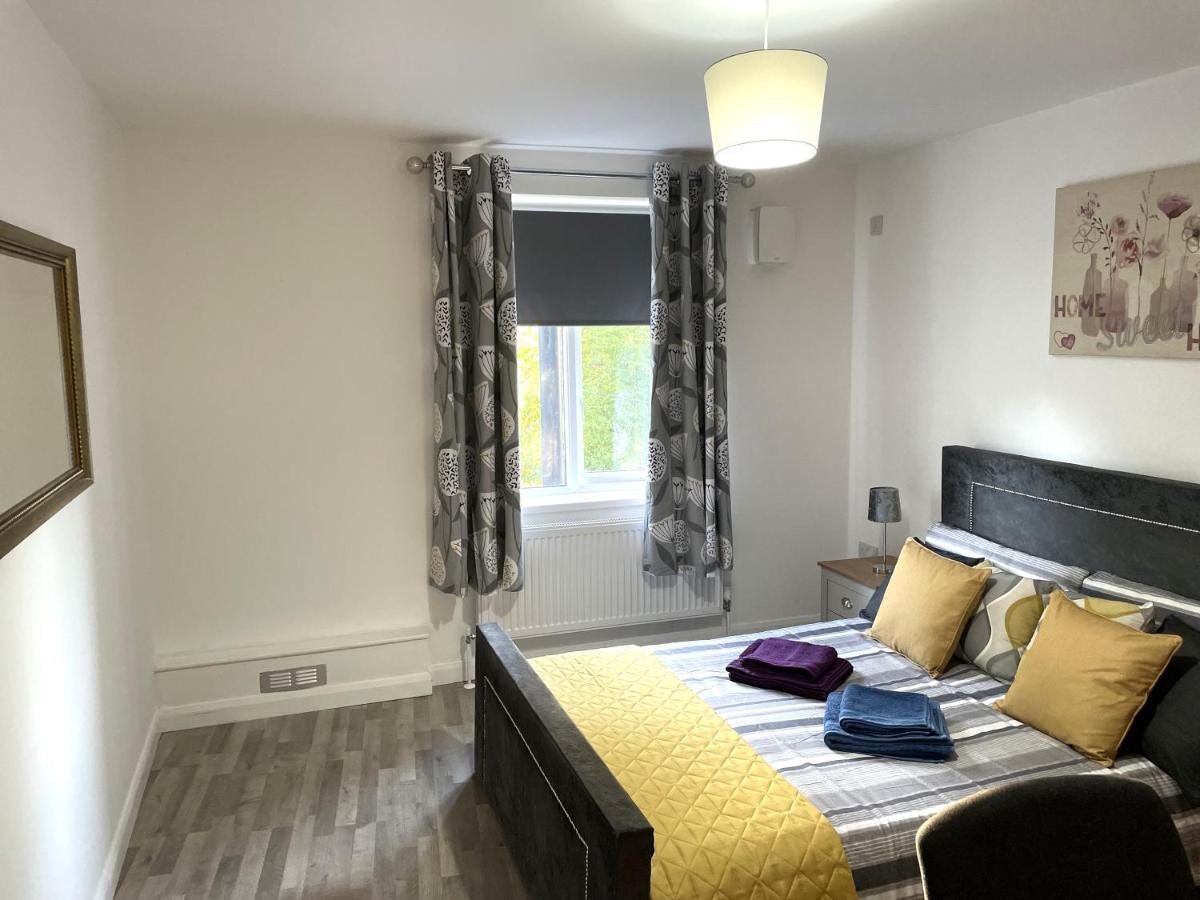 Deluxe 1-Bedroom Serviced Apartment Sleeps 4 For Short Or Long Stay Gillingham (Kent) Exterior foto