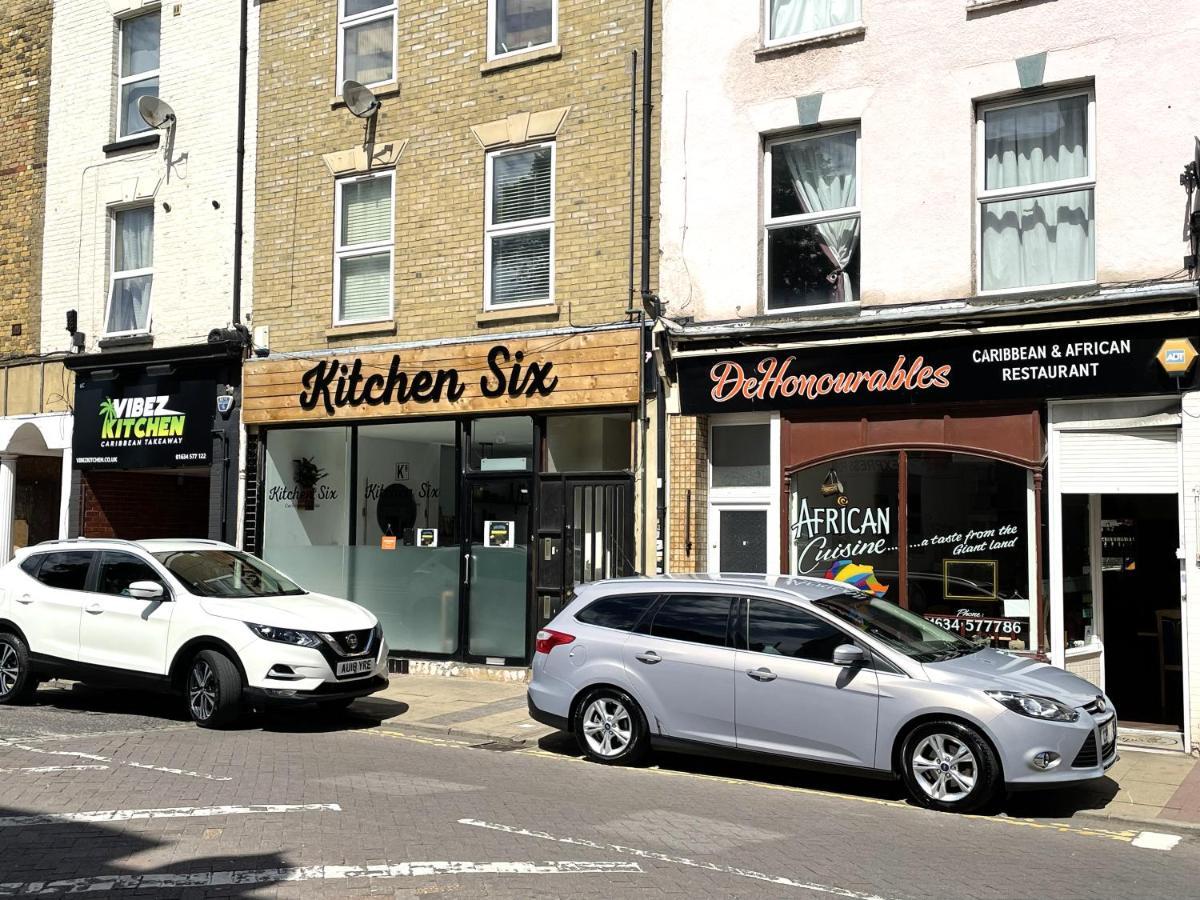 Deluxe 1-Bedroom Serviced Apartment Sleeps 4 For Short Or Long Stay Gillingham (Kent) Exterior foto
