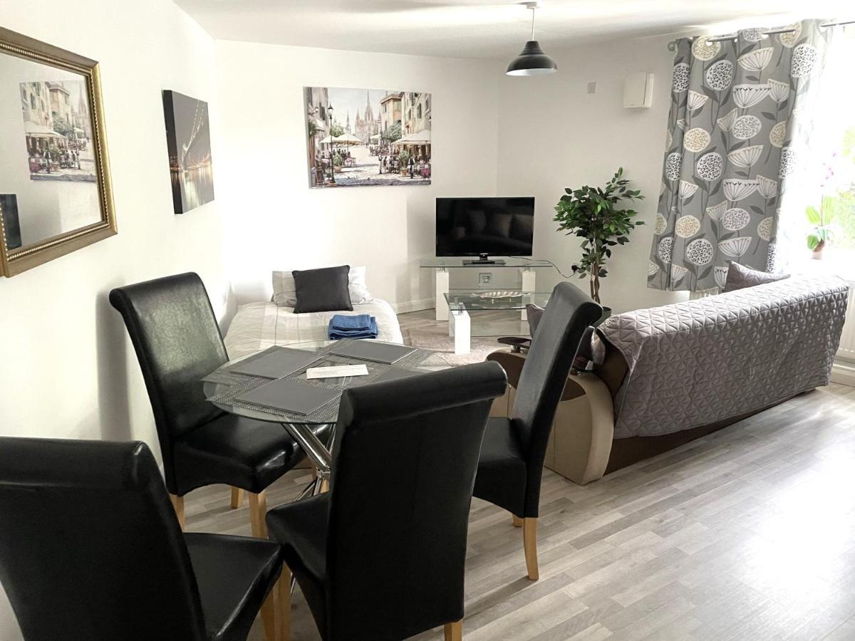 Deluxe 1-Bedroom Serviced Apartment Sleeps 4 For Short Or Long Stay Gillingham (Kent) Exterior foto