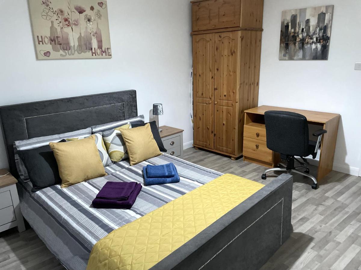 Deluxe 1-Bedroom Serviced Apartment Sleeps 4 For Short Or Long Stay Gillingham (Kent) Exterior foto