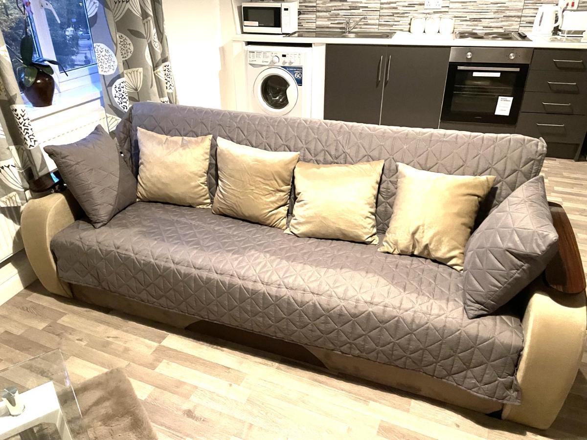 Deluxe 1-Bedroom Serviced Apartment Sleeps 4 For Short Or Long Stay Gillingham (Kent) Exterior foto