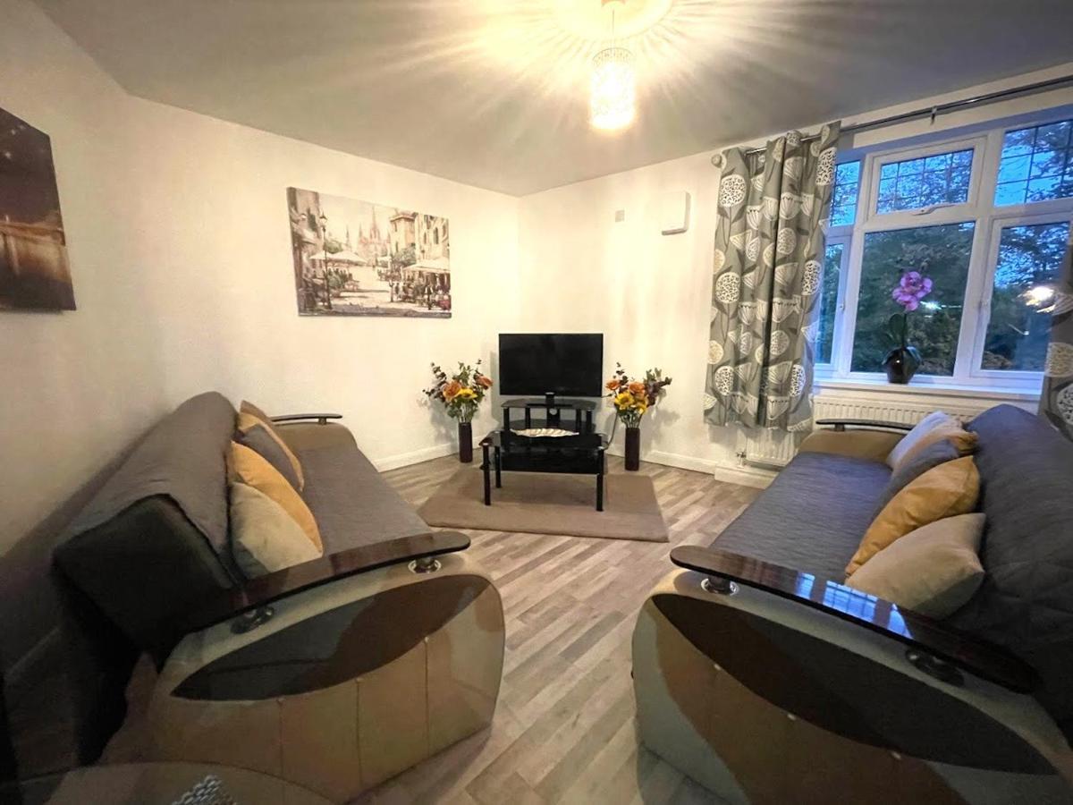 Deluxe 1-Bedroom Serviced Apartment Sleeps 4 For Short Or Long Stay Gillingham (Kent) Exterior foto