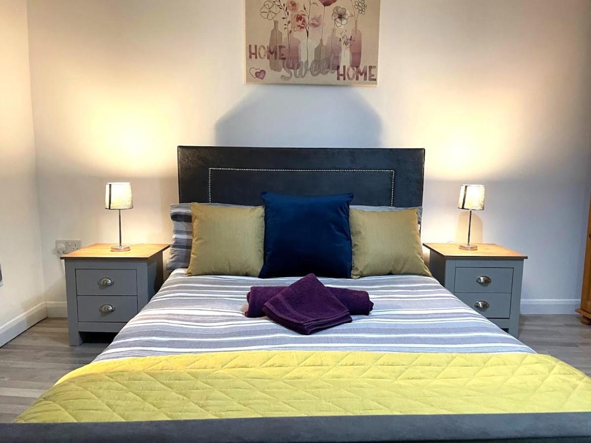 Deluxe 1-Bedroom Serviced Apartment Sleeps 4 For Short Or Long Stay Gillingham (Kent) Exterior foto