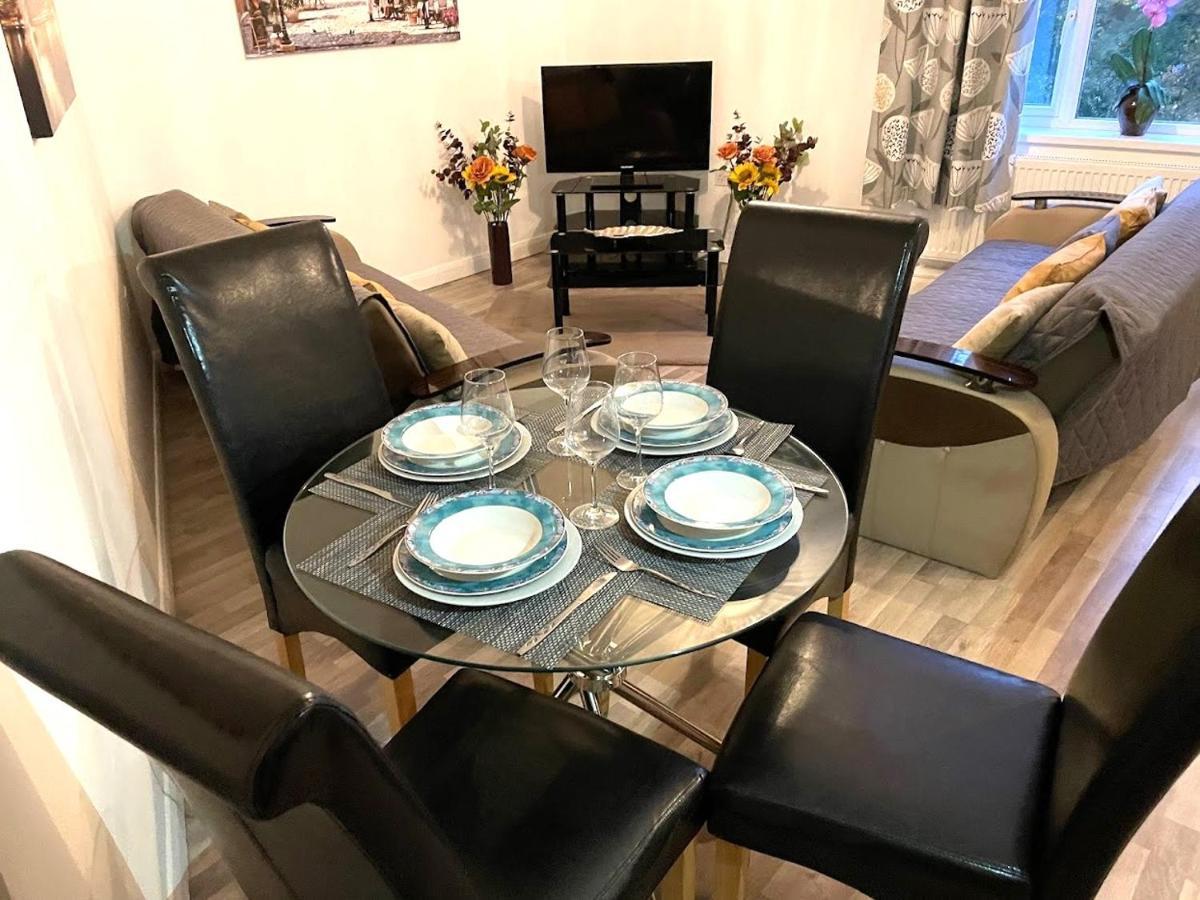 Deluxe 1-Bedroom Serviced Apartment Sleeps 4 For Short Or Long Stay Gillingham (Kent) Exterior foto